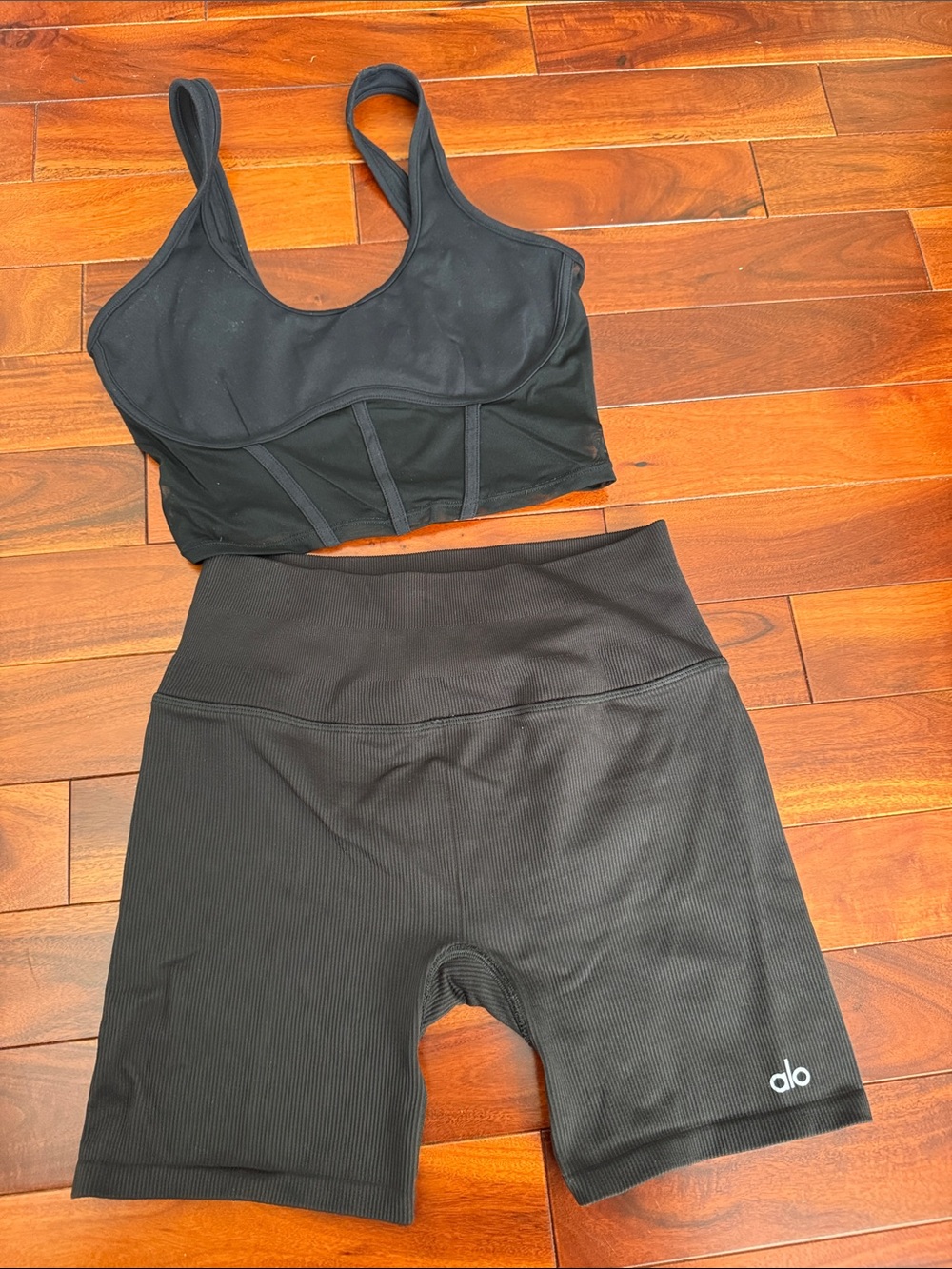 ALO Yoga Black Athletic Set Size M - Picture 2 of 6
